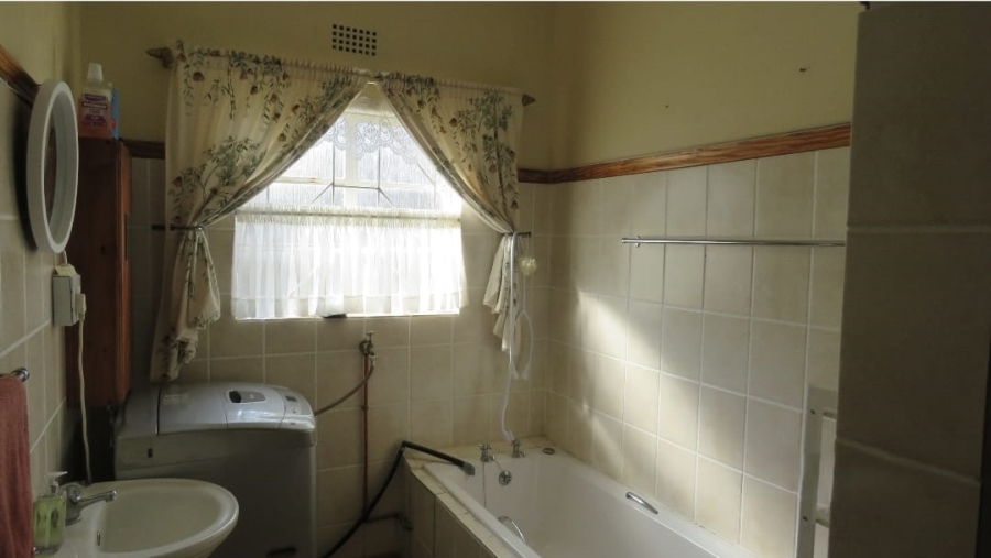 5 Bedroom Property for Sale in Uniondale Western Cape